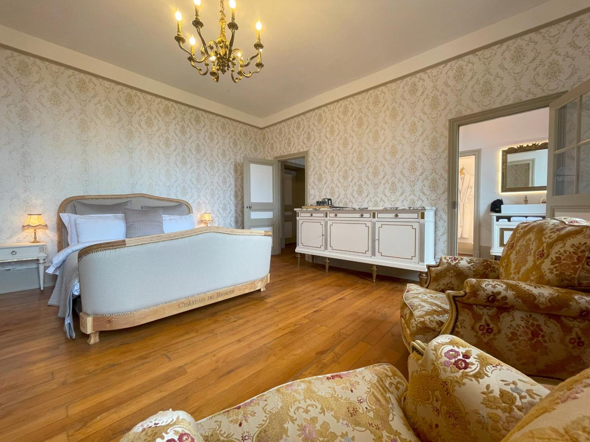 Chateau De Bruges Lapeyrouse Bagian luar foto