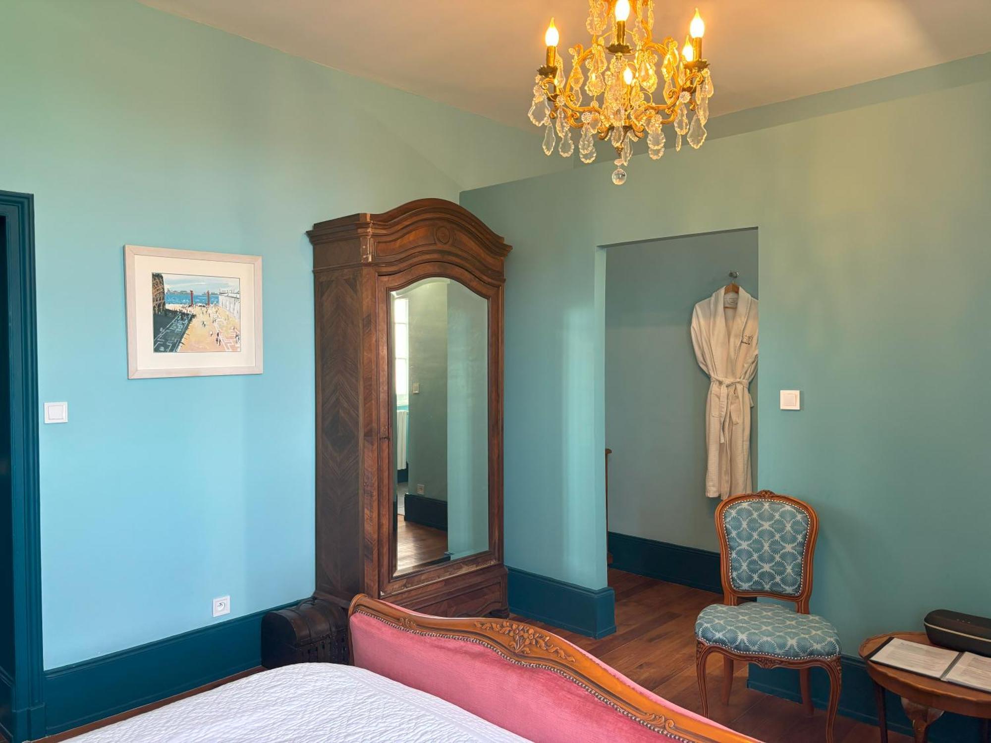 Chateau De Bruges Lapeyrouse Bagian luar foto