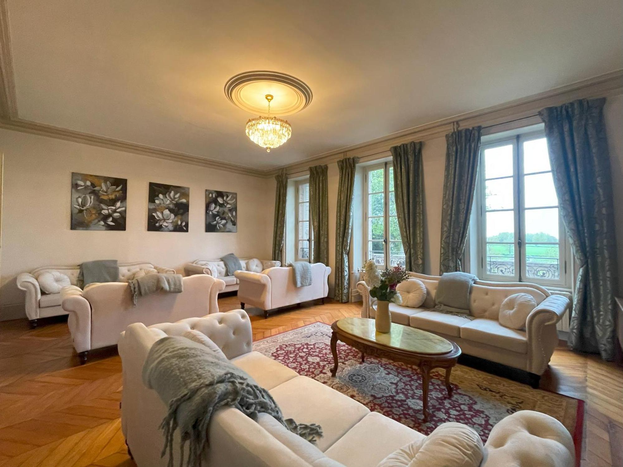 Chateau De Bruges Lapeyrouse Bagian luar foto